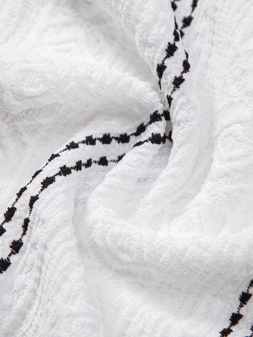Geometrisen jacquard-nappipaidan ja kreppipintaisten shortsien täydentävä tuotekuva 16