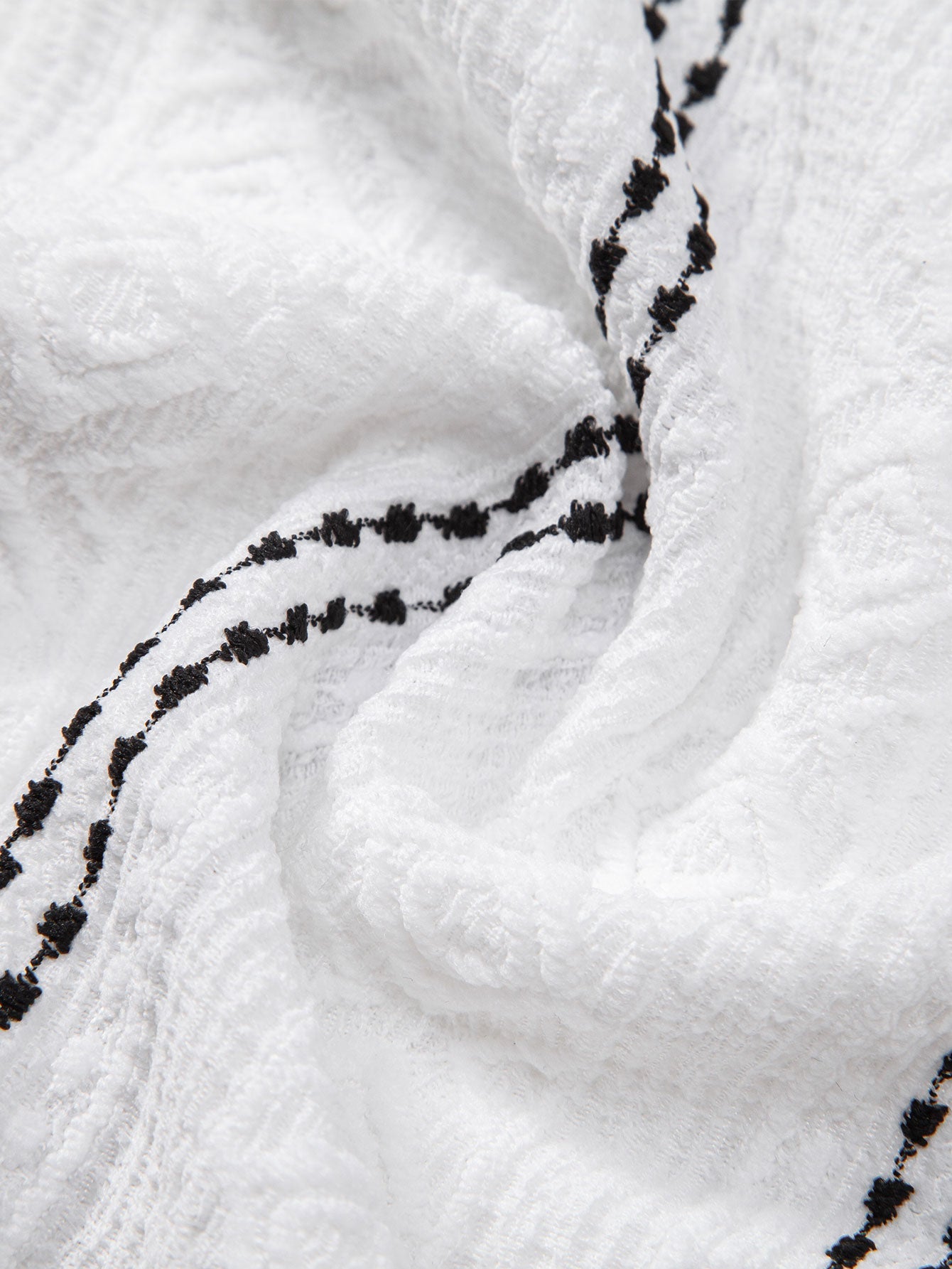 Geometrisen jacquard-nappipaidan ja kreppipintaisten shortsien täydentävä tuotekuva 16