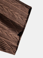Kuubalaiskauluksinen jacquard-paita ja shortsit rennossa kesäasussa