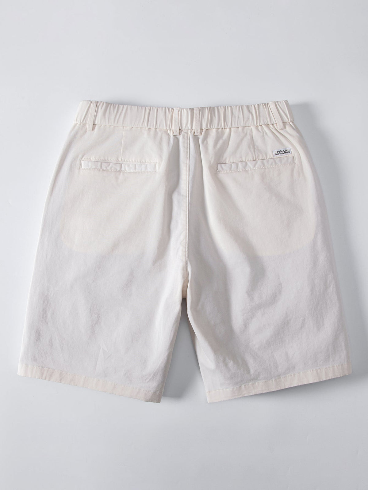 Vaaleat beiget chino-shortsit takaa