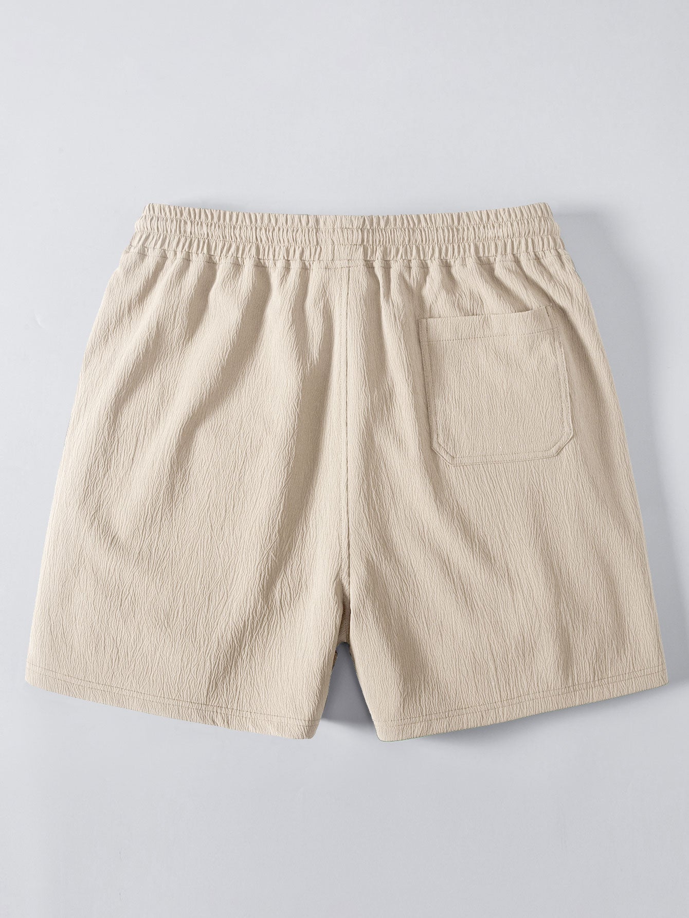 Beiget kreppipintaiset shortsit takaa