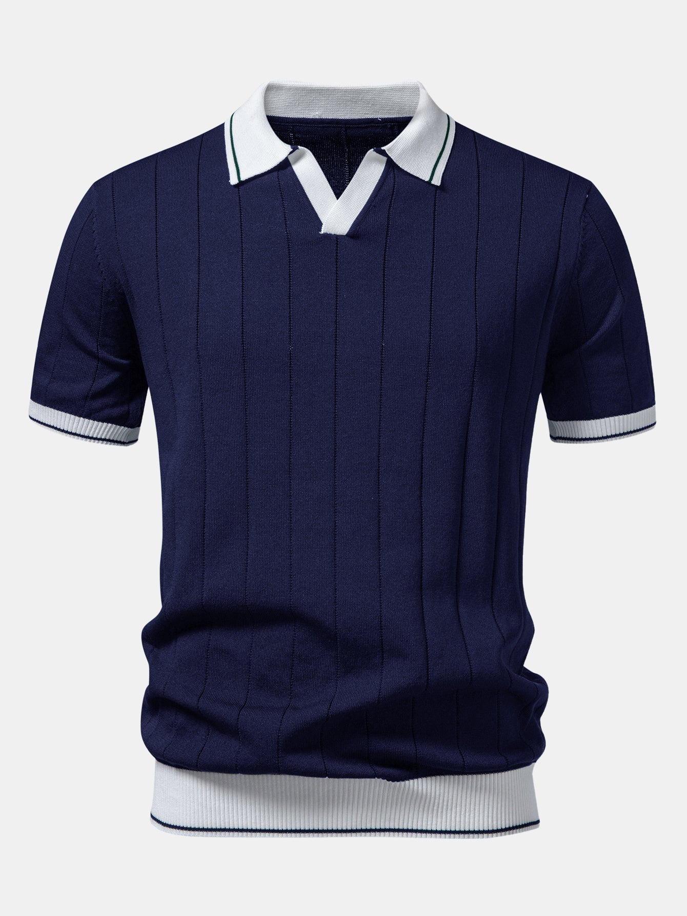Ribbikauluksisen pikeepaidan ja kapenevien slim fit -housujen täydentävä tuotekuva 3