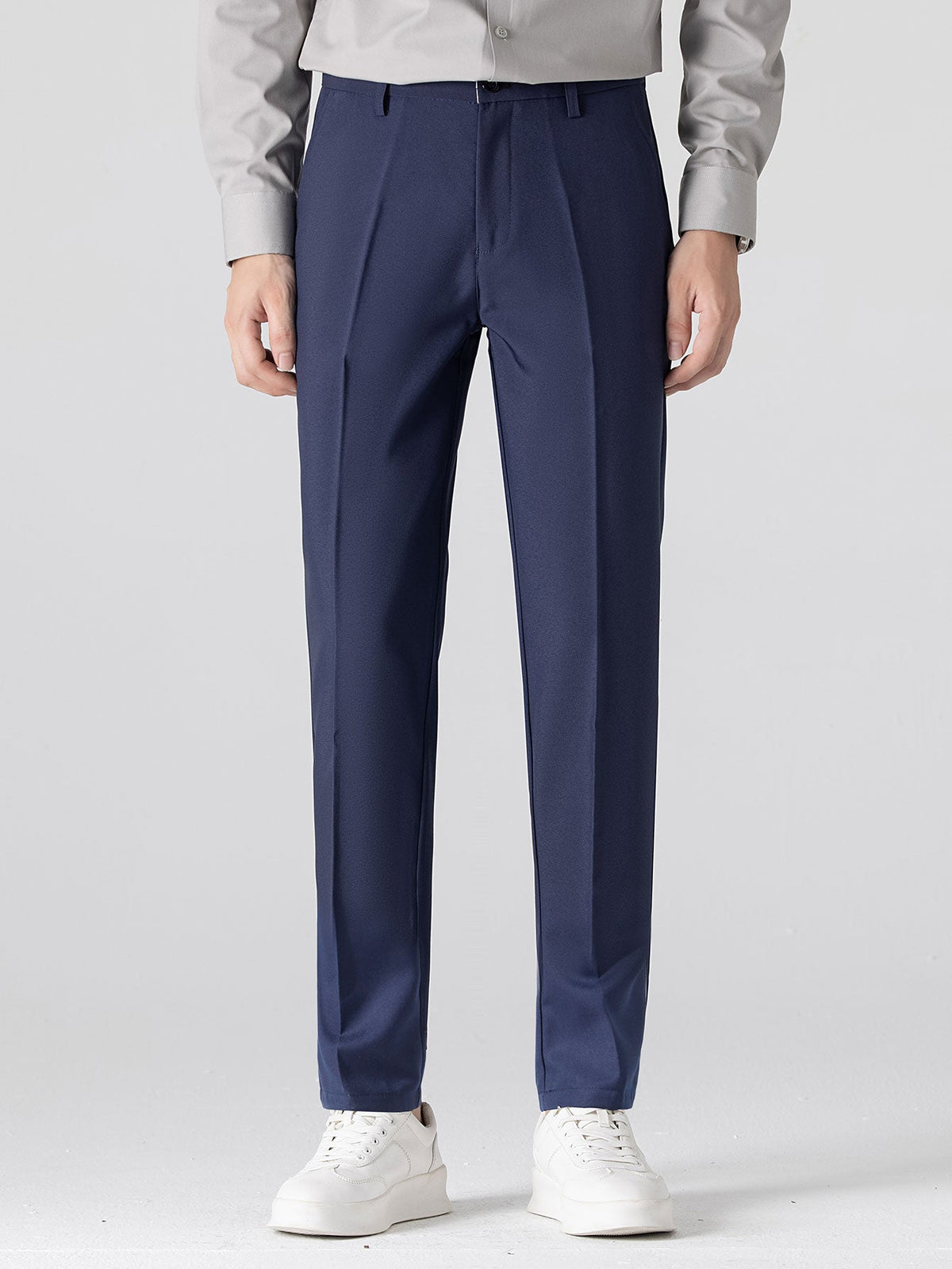 Ribbikauluksisen pikeepaidan ja kapenevien slim fit -housujen täydentävä tuotekuva 20