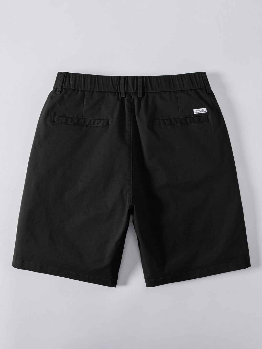 Mustat chino-shortsit takaa